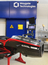 Waygate Technologies設(shè)備掃描賽車復(fù)合材料部件，用于檢測結(jié)構(gòu)缺陷如分層和粘合失效