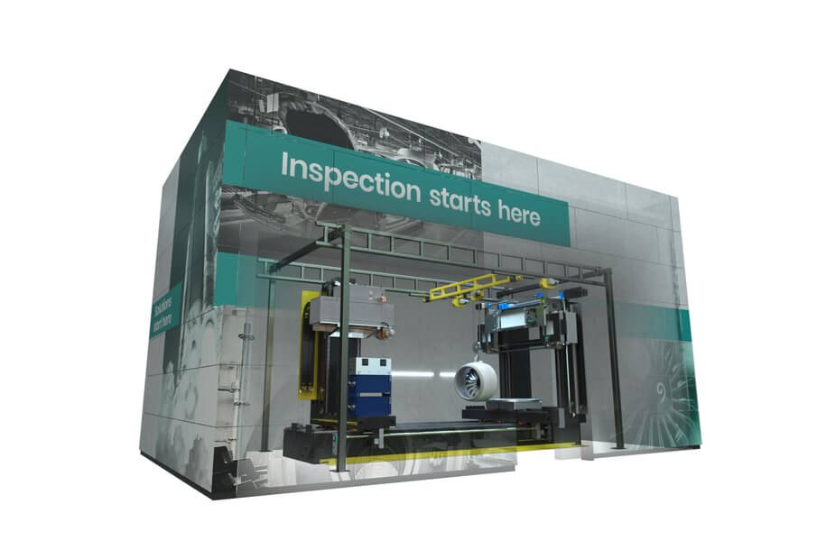 一個(gè)3D渲染的檢查艙，綠色面板上有“檢查從這里開(kāi)始”文字，內(nèi)部包含工業(yè)設(shè)備和機(jī)械臂，位于透明外殼內(nèi)。