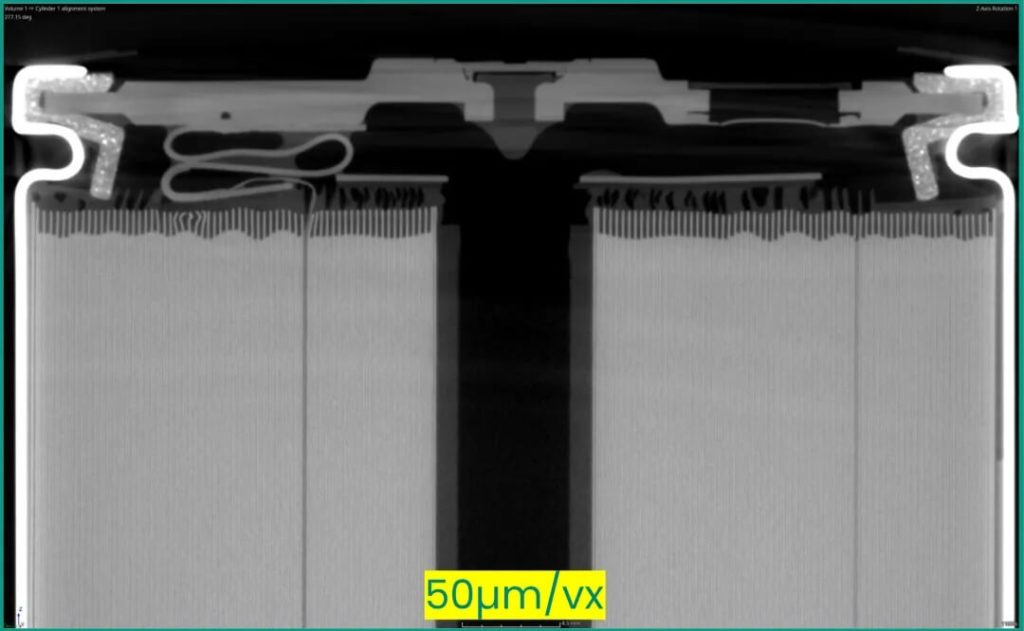46系圓柱電池X射線斷層圖像，分辨率50微米，展示極片折疊與焊接區(qū)域細(xì)節(jié)。