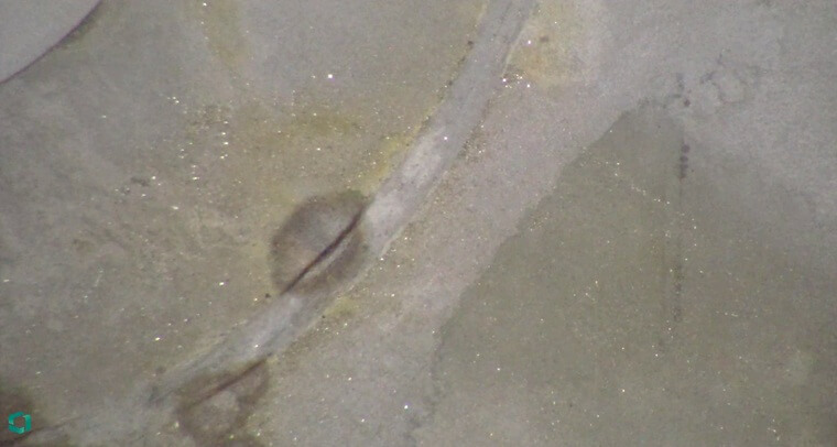 儲罐內部裂紋高清圖像 | 通過Ca-Zoom HD攝像機拍攝的儲罐內壁缺陷檢測結果，清晰顯示裂縫與腐蝕痕跡