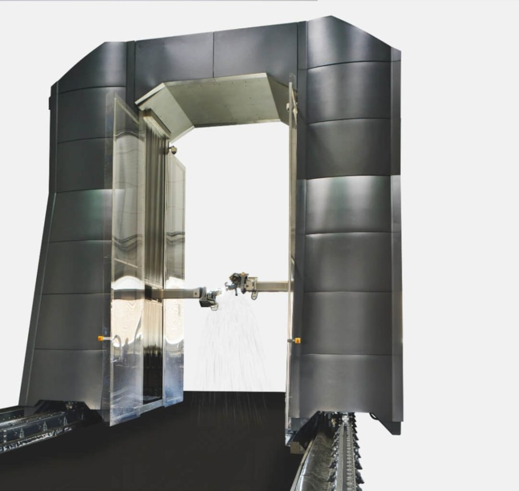 Krautkr?mer RokStar 超聲波無(wú)損檢測(cè)系統(tǒng)工作場(chǎng)景，展示雙機(jī)械臂噴水耦合與大型自動(dòng)化檢測(cè)設(shè)備結(jié)構(gòu)