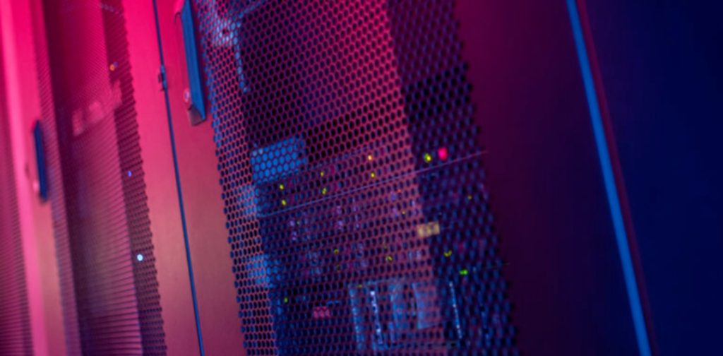 遠(yuǎn)程目視檢測在航空航天領(lǐng)域的應(yīng)用，工程師對大型精密結(jié)構(gòu)進(jìn)行高精度工業(yè)檢測，體現(xiàn)先進(jìn)無損檢測與質(zhì)量控制場景